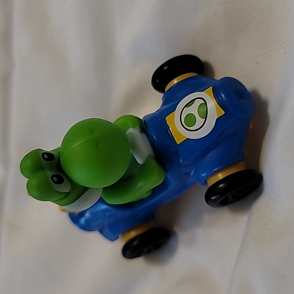 McDonald's Toy Super Mario Kart Yoshi 2024*with Sticker)